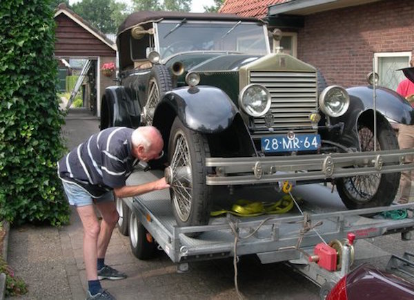 Het ophalen van de Rolls [vóór de restauratie].